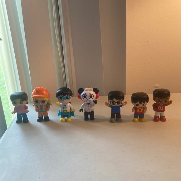 Lot of 7 Ryan’s World Figures - Picture 1 of 6